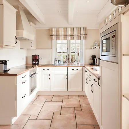 Reethues Maj - Links Semesterbostad Utersum